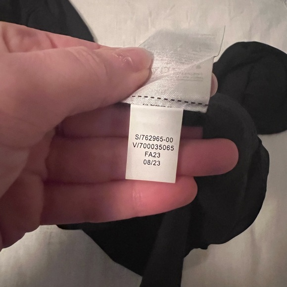 Banana Republic Off the Shoulder Satin Top Size XS - Picture 5 of 5